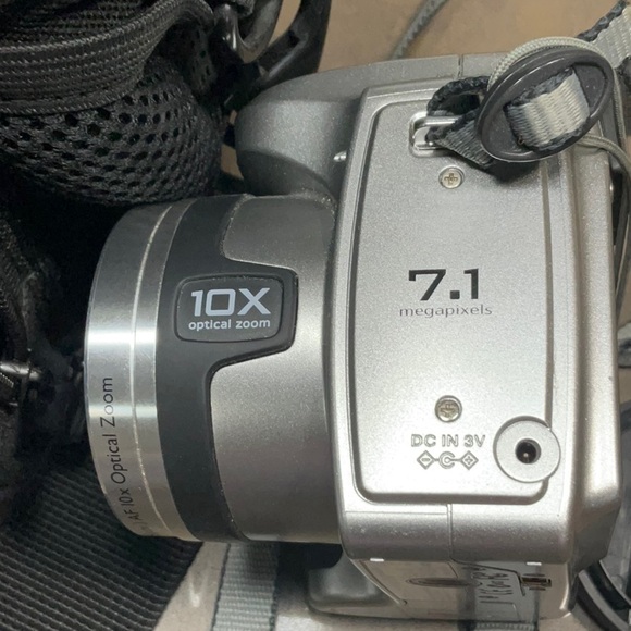 Kodak Easyshare Z710 7.1 MP Digital Camera - Picture 8 of 14